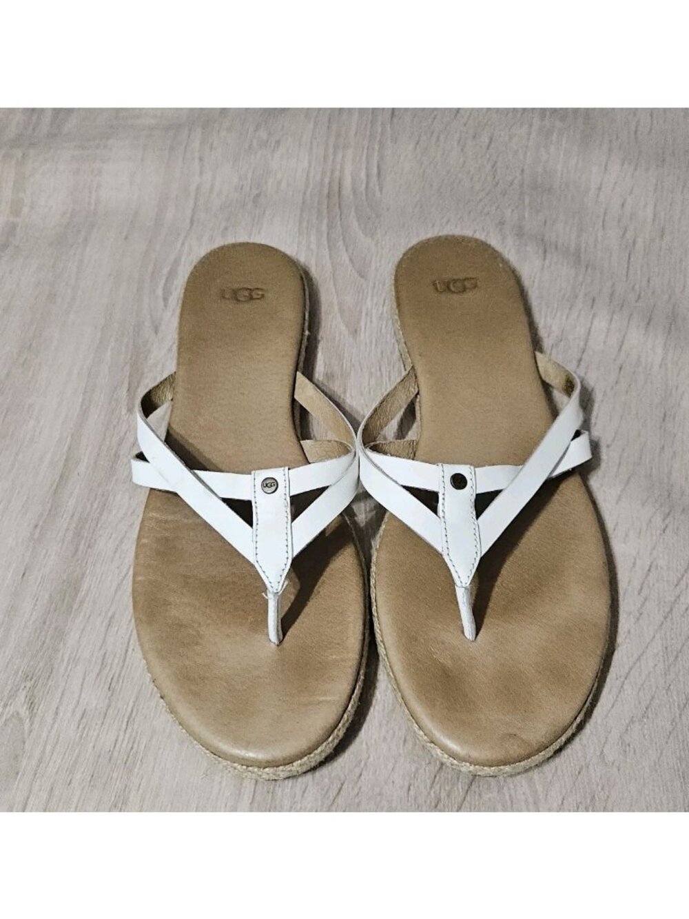 UGG Leather Thong Sandals-Cream Color Size 9 Womens Beach Summer